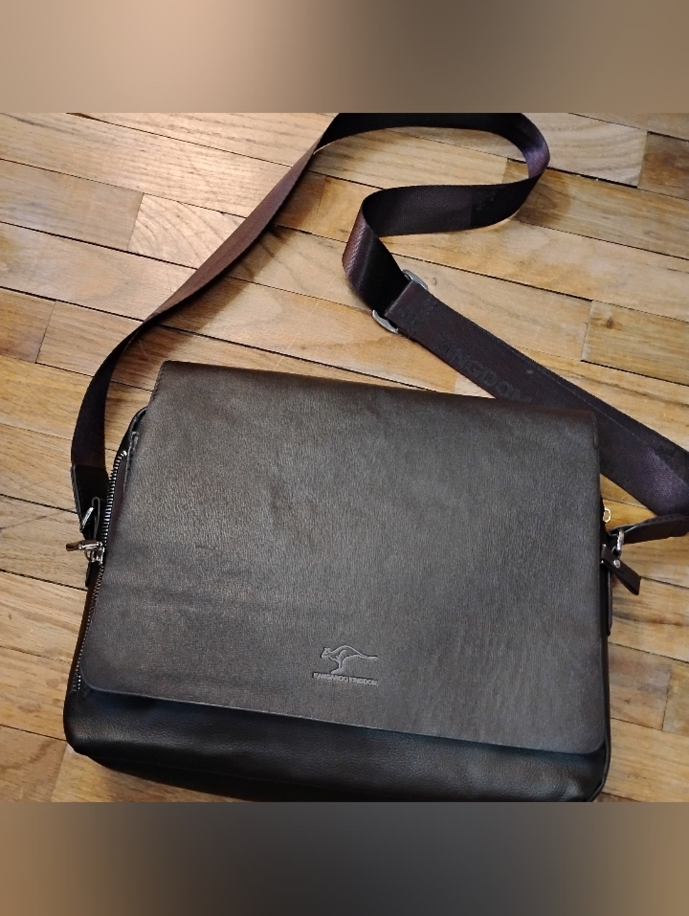 Kangaroo Kingdom Brown Leather Mens Messenger Bag.